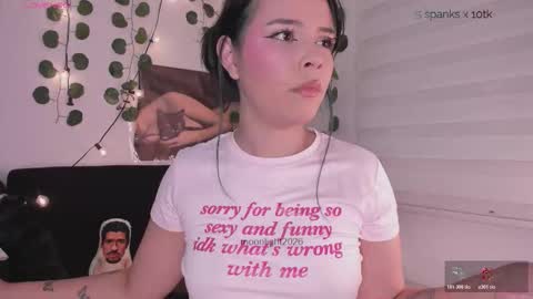 Snapshot of moonliight__ chatting on February 9, 11:42 pm moonliight__ online show from February 9, 11:42 pm