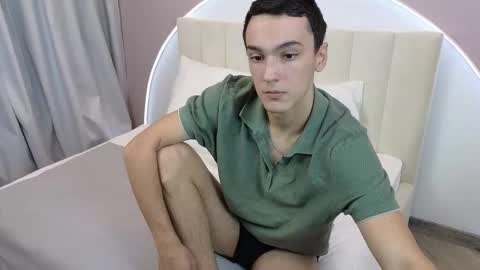 Snapshot of moonlinskinn chatting on November 19, 8:03 am Stan online show from November 19, 8:03 am