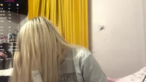 Snapshot of moonluvv3 chatting on July 9, 3:05 pm Lyn online show from July 9, 3:05 pm