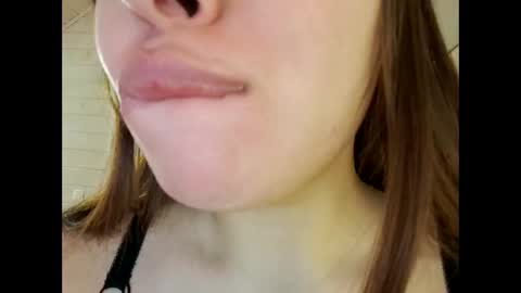 Snapshot of moonrose69 chatting on March 2, 7:09 am moonrose69 online show from March 2, 7:09 am