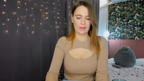 Monica online show from December 11, 5:48 pm