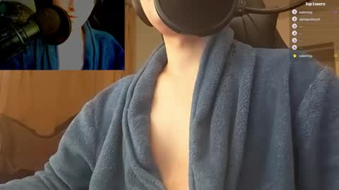 Snapshot of moonsire chatting on January 13, 7:53 pm Moonsire online show from January 13, 7:53 pm