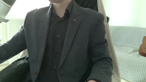 Snapshot of moonsire chatting on April 11, 9:46 am Moonsire online show from April 11, 9:46 am
