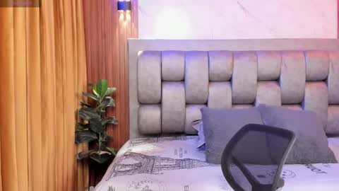 more hott online show from September 17, 7:04 pm