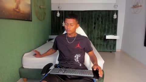Snapshot of morenitodigno chatting on October 3, 6:49 pm Mmorenito online show from October 3, 6:49 pm