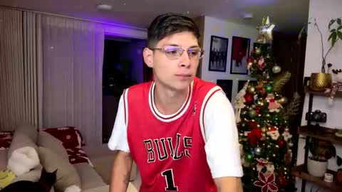 Snapshot of morgan_hiller chatting on January 6, 12:03 am online show from January 6, 12:03 am