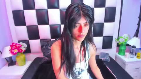 morganasmit_ online show from March 13, 1:40 pm