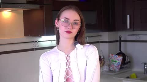 Snapshot of morning__glow chatting on July 20, 3:21 am Alisa online show from July 20, 3:21 am