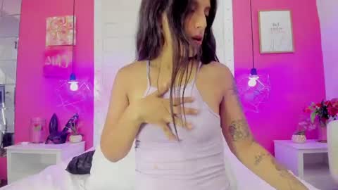 Snapshot of morrison_antonella chatting on July 16, 3:23 am Antonella online show from July 16, 3:23 am