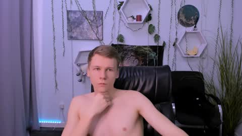 Snapshot of mory_arti chatting on December 17, 4:23 am Welcome here online show from December 17, 4:23 am