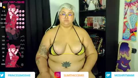 Snapshot of moshpitmami chatting on May 29, 1:58 am Indy online show from May 29, 1:58 am