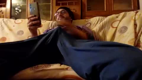 Snapshot of mospeleu chatting on December 9, 9:17 am Nomadu online show from December 9, 9:17 am