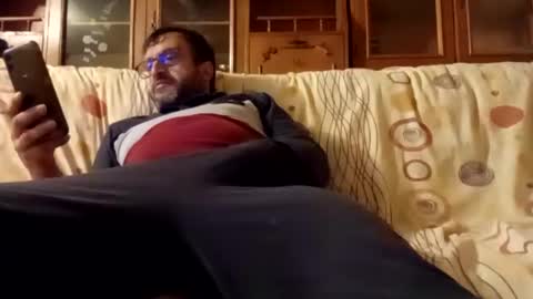 Snapshot of mospeleu chatting on January 3, 4:37 pm Nomadu online show from January 3, 4:37 pm