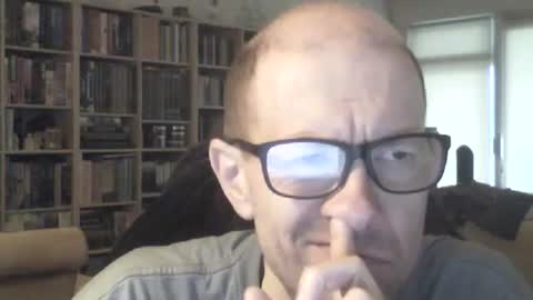 Snapshot of moviem1978 chatting on December 28, 10:14 am Frederik online show from December 28, 10:14 am