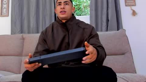 Snapshot of mr_adrian_ chatting on March 28, 12:16 pm online show from March 28, 12:16 pm
