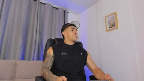 Snapshot of mr_adrian_ chatting on April 7, 12:38 pm online show from April 7, 12:38 pm
