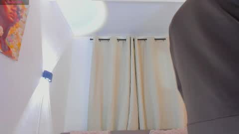 Snapshot of mr_adrian_ chatting on April 14, 12:33 pm online show from April 14, 12:33 pm