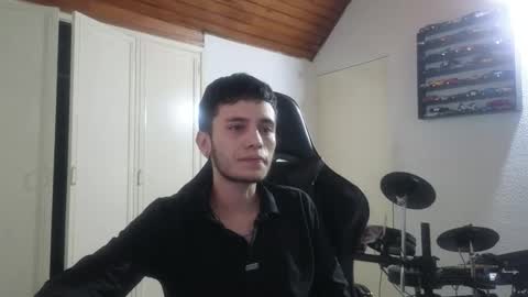 Snapshot of mr_andresr chatting on December 18, 3:45 am Andy online show from December 18, 3:45 am