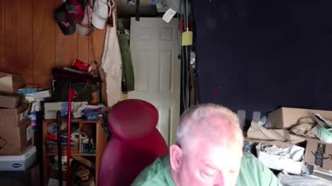 Snapshot of mr_canoe_licker_69 chatting on December 10, 2:39 pm mr_canoe_licker_69 online show from December 10, 2:39 pm