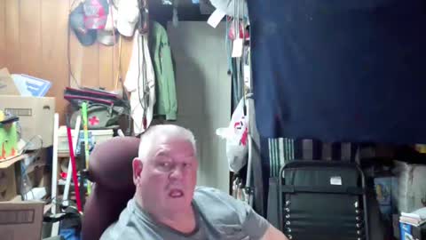Snapshot of mr_canoe_licker_69 chatting on December 17, 7:59 pm mr_canoe_licker_69 online show from December 17, 7:59 pm