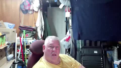 Snapshot of mr_canoe_licker_69 chatting on December 20, 3:00 pm mr_canoe_licker_69 online show from December 20, 3:00 pm