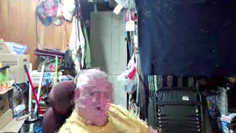 Snapshot of mr_canoe_licker_69 chatting on December 26, 2:05 pm mr_canoe_licker_69 online show from December 26, 2:05 pm