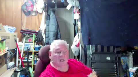 Snapshot of mr_canoe_licker_69 chatting on December 27, 5:26 pm mr_canoe_licker_69 online show from December 27, 5:26 pm