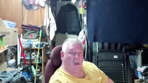 Snapshot of mr_canoe_licker_69 chatting on December 31, 8:34 pm mr_canoe_licker_69 online show from December 31, 8:34 pm