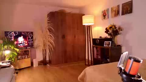 Mr Evans online show from September 23, 4:21 pm