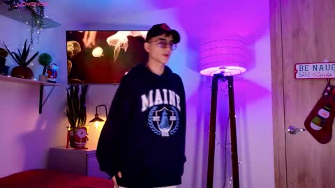 Mr Evans online show from November 28, 6:43 pm