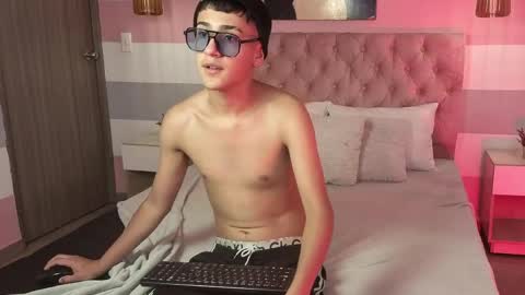 mr_fox69 online show from April 23, 8:11 pm