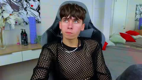 Snapshot of mr_lucky_guy chatting on February 1, 6:21 am Kris online show from February 1, 6:21 am