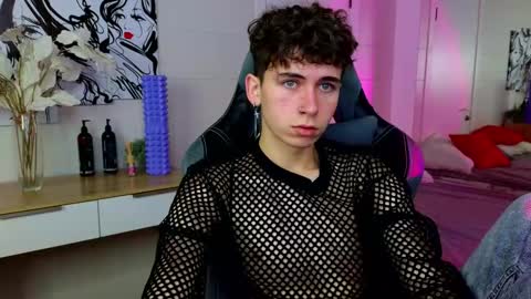 Snapshot of mr_lucky_guy chatting on February 1, 11:06 pm Kris online show from February 1, 11:06 pm