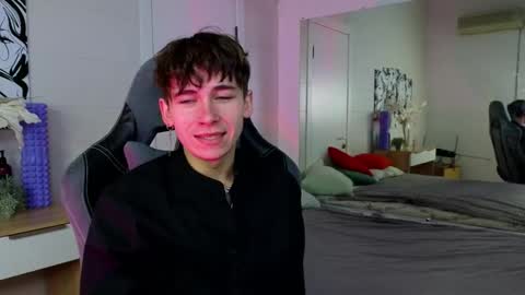 Snapshot of mr_lucky_guy chatting on February 11, 6:01 pm Kris online show from February 11, 6:01 pm