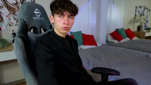 Snapshot of mr_lucky_guy chatting on February 13, 7:42 pm Kris online show from February 13, 7:42 pm