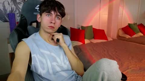 Snapshot of mr_lucky_guy chatting on February 16, 8:11 pm Kris online show from February 16, 8:11 pm