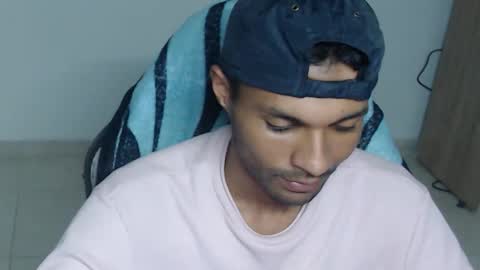 Max online show from November 11, 9:37 pm