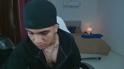 Snapshot of mr_maximo chatting on June 20, 2:14 am mr_maximo online show from June 20, 2:14 am