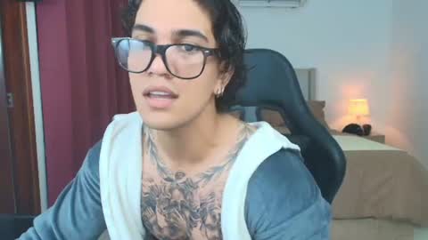 Snapshot of mr_maximo chatting on July 16, 2:06 am mr_maximo online show from July 16, 2:06 am