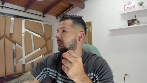 Snapshot of mr_mikee_ chatting on January 14, 3:01 am MIKEE online show from January 14, 3:01 am