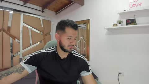 Snapshot of mr_mikee_ chatting on January 23, 3:05 am MIKEE online show from January 23, 3:05 am