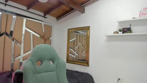 Snapshot of mr_mikee_ chatting on February 3, 3:20 am MIKEE online show from February 3, 3:20 am