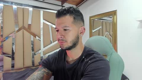 Snapshot of mr_mikee_ chatting on February 5, 3:02 am MIKEE online show from February 5, 3:02 am