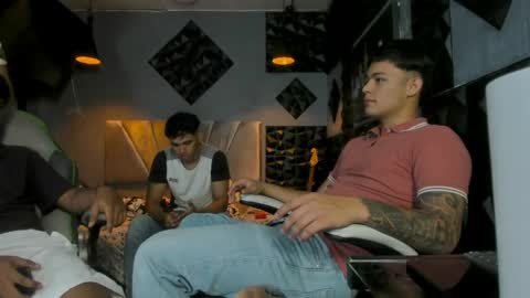 Snapshot of mr_mois chatting on May 20, 5:46 am mr_mois online show from May 20, 5:46 am