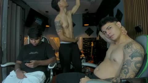 Snapshot of mr_mois chatting on May 21, 5:58 am mr_mois online show from May 21, 5:58 am