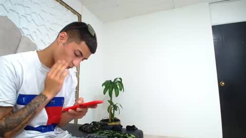 Mr Porn  online show from June 15, 8:33 pm