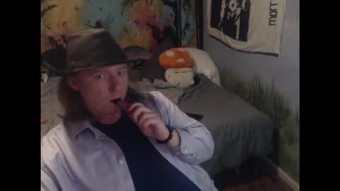 mr_strawberry online show from March 4, 7:36 am