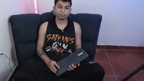 Snapshot of mralpha_latino chatting on April 15, 4:30 am Alpha LATINO online show from April 15, 4:30 am