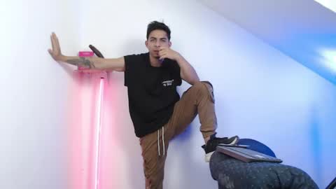 Snapshot of mralpha_latino chatting on April 21, 4:52 am Alpha LATINO online show from April 21, 4:52 am