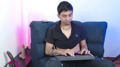Snapshot of mralpha_latino chatting on April 25, 4:59 am Alpha LATINO online show from April 25, 4:59 am